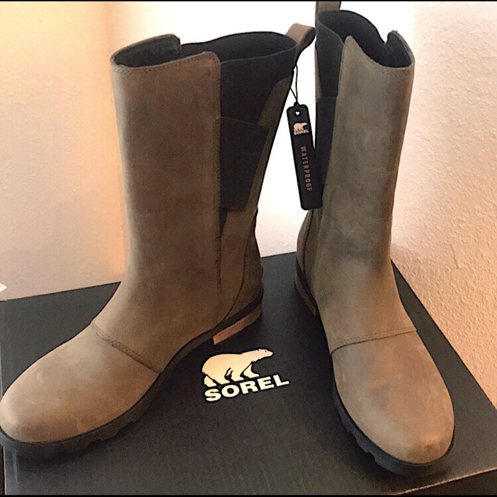 Sorel Emelie Mid Boot - Size 9